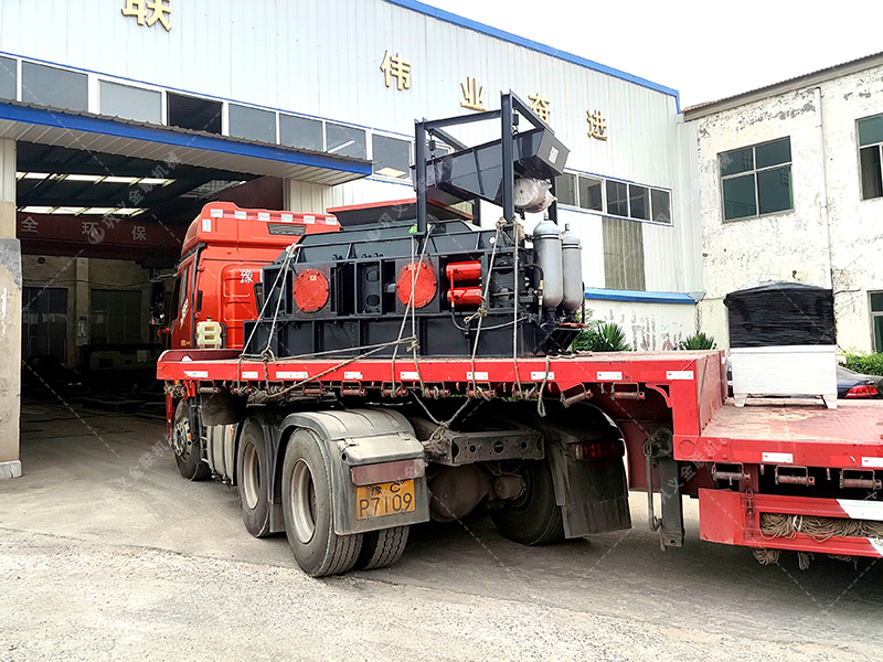 1000x700全自動(dòng)液壓對輥制砂機(jī)設(shè)備發(fā)貨圖片