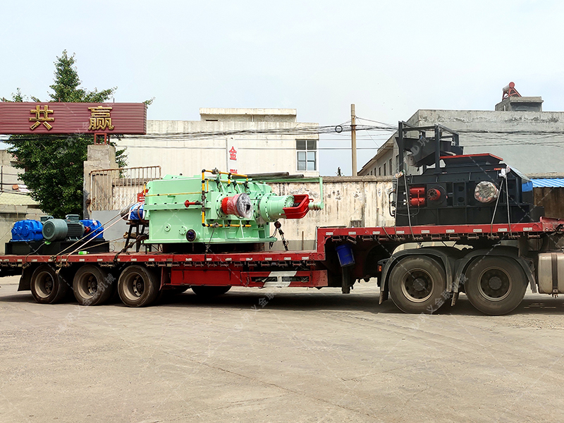 1000x700全自動(dòng)液壓對輥制砂機(jī)設(shè)備發(fā)貨圖片