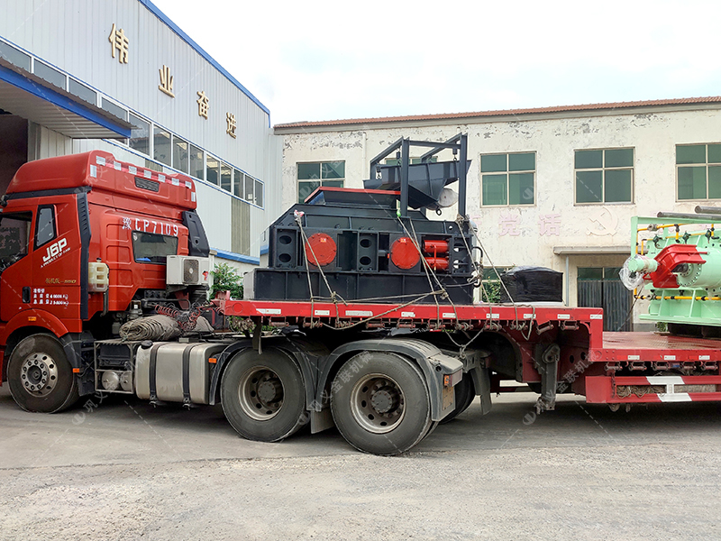 1000x700全自動(dòng)液壓對輥制砂機(jī)設(shè)備發(fā)貨圖片