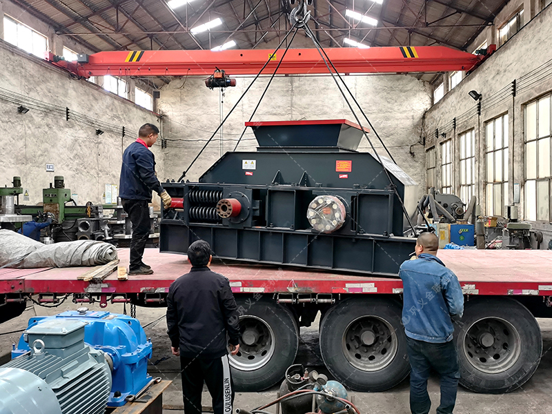 單臺大型河卵石破碎制砂機發(fā)貨圖片