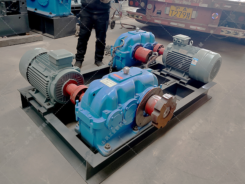 2PG800X600對輥破碎機發貨圖片_發往重慶_鵝卵石制砂